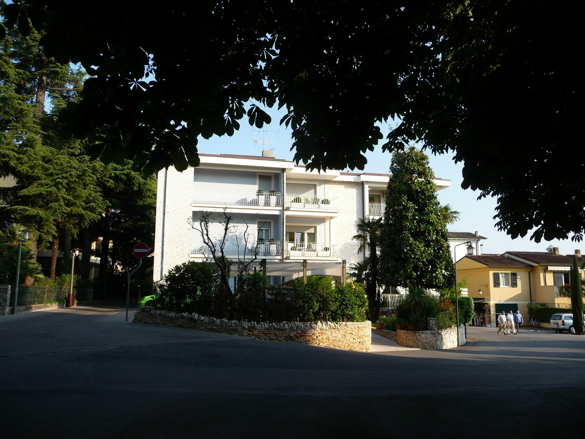 Hotel Luna Sirmione Exteriör bild